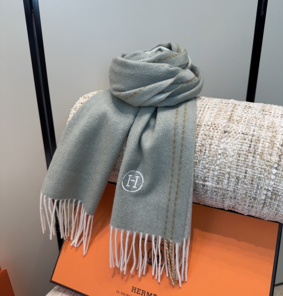 2025年Hermes · 爱马仕，难得一见的温柔配色，低调又不失优雅❗️】重点推荐❗️双边配色，一条围