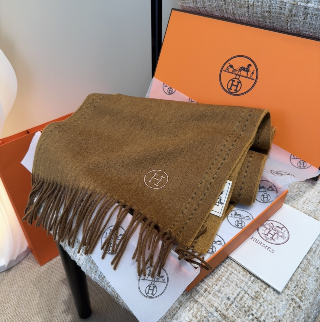 2025年Hermes · 爱马仕，难得一见的温柔配色，低调又不失优雅❗️】重点推荐❗️双边配色，一条围