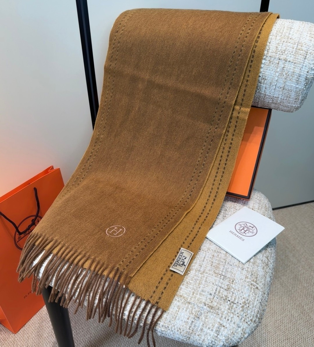 2025年Hermes · 爱马仕，难得一见的温柔配色，低调又不失优雅❗️】重点推荐❗️双边配色，一条围