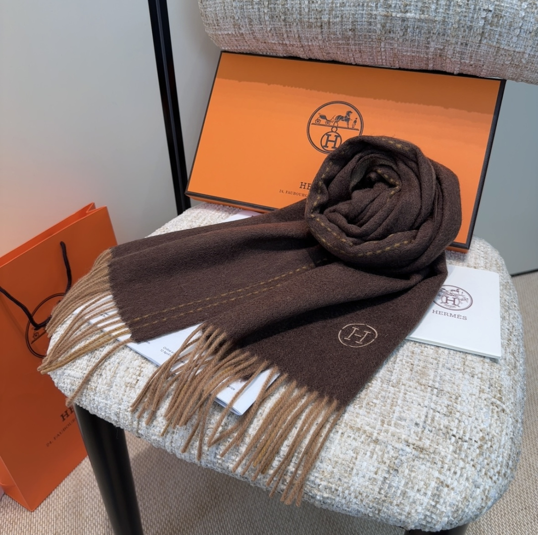 2025年Hermes · 爱马仕，难得一见的温柔配色，低调又不失优雅❗️】重点推荐❗️双边配色，一条围