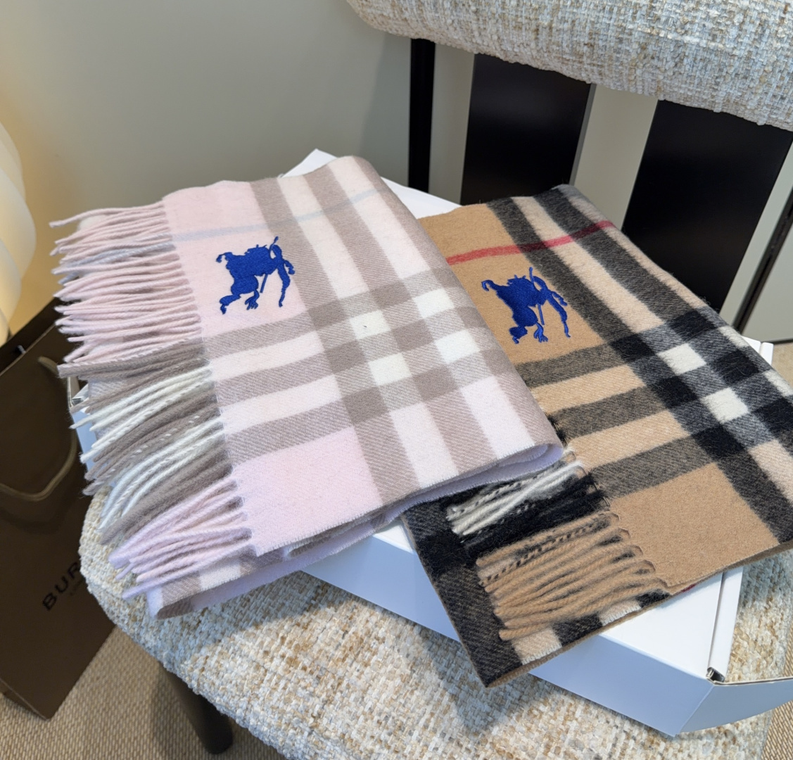 Burberry · 巴宝莉围巾❗️好看的要疯掉了，太有型太有魅力了❗️❗️非常斯文时尚的秋冬单品！真的