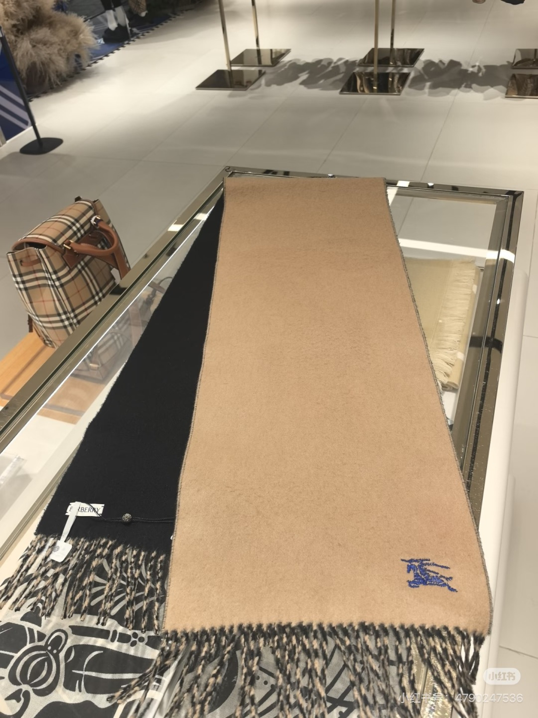 Burberry · 巴宝莉围巾❗️好看的要疯掉了，太有型太有魅力了❗️❗️非常斯文时尚的秋冬单品！真的