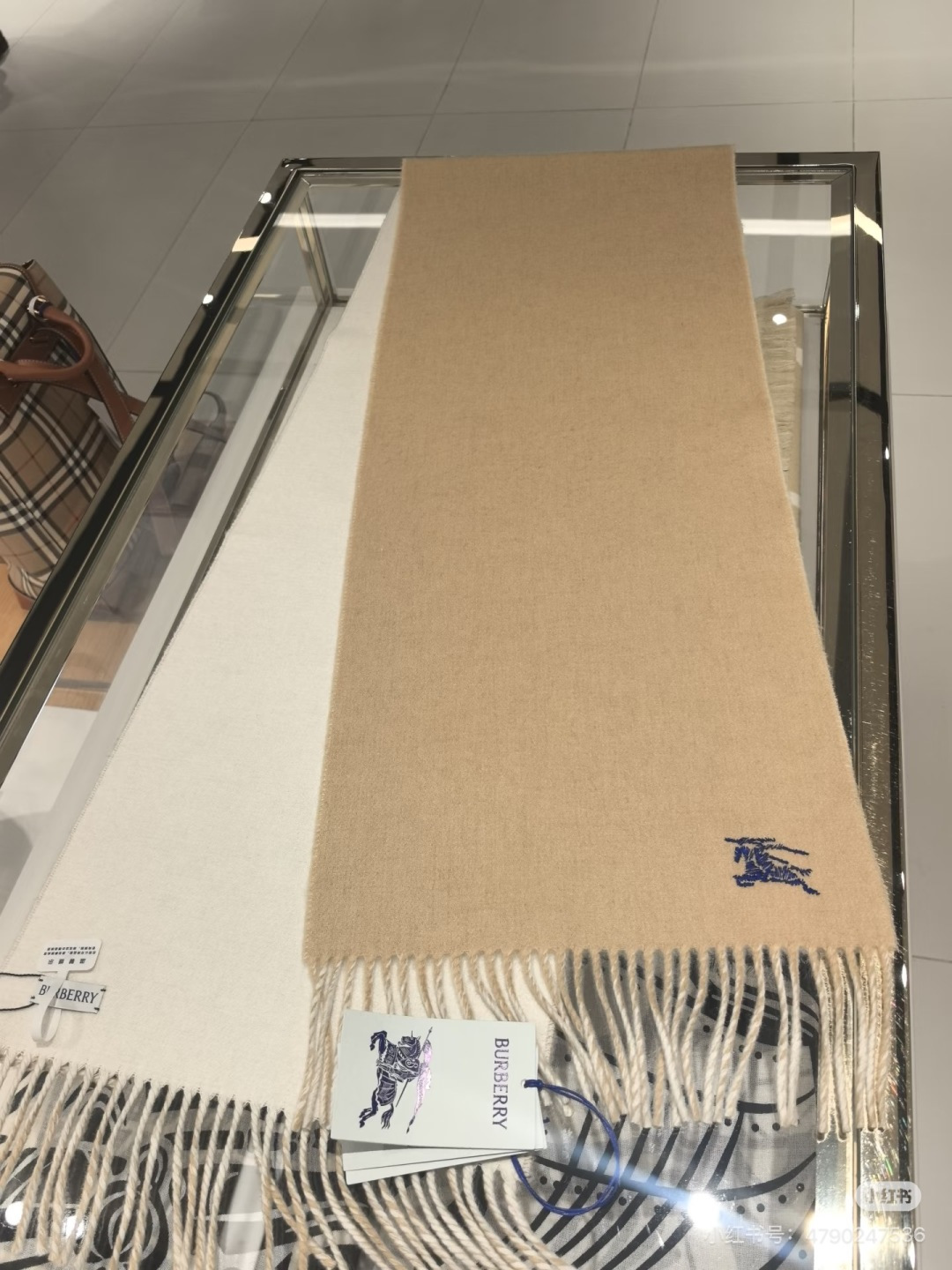 Burberry · 巴宝莉围巾❗️好看的要疯掉了，太有型太有魅力了❗️❗️非常斯文时尚的秋冬单品！真的