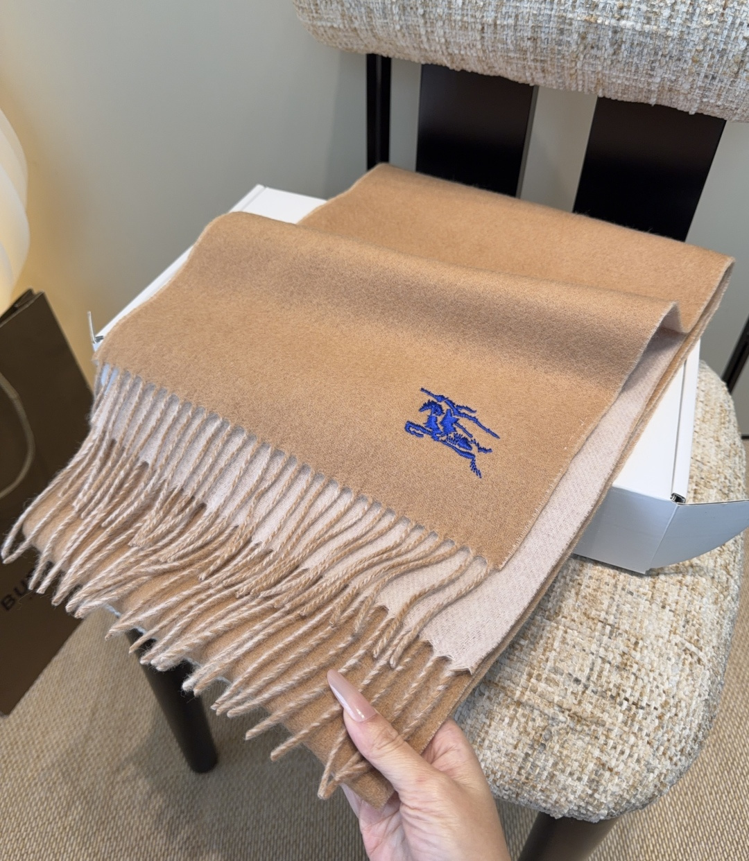 Burberry · 巴宝莉围巾❗️好看的要疯掉了，太有型太有魅力了❗️❗️非常斯文时尚的秋冬单品！真的