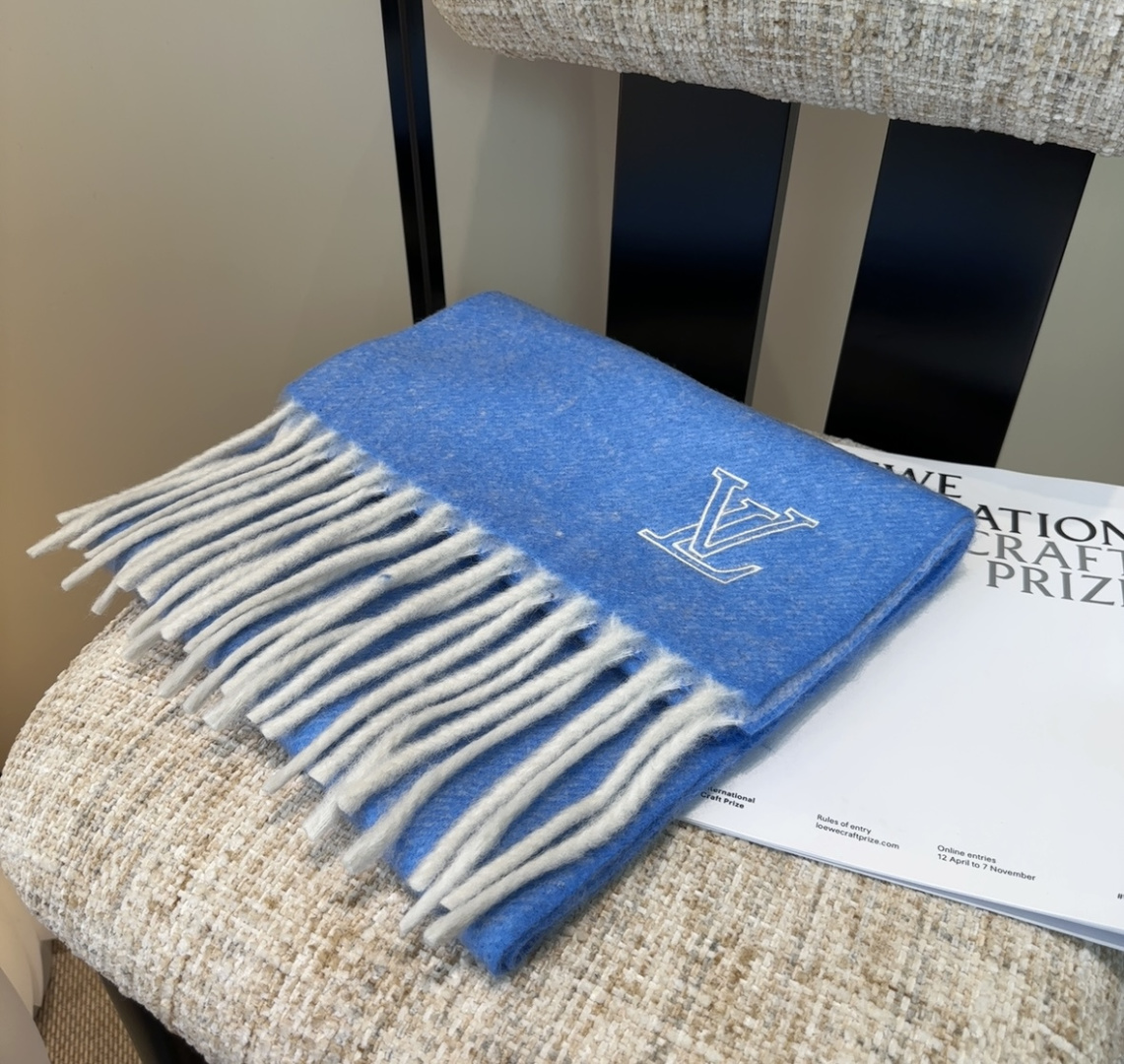 Lv超美新款马海毛围巾！超级推荐入手！】质感好货！主打的马海毛围巾~据说超难买哦！！打了好多次版！终于出