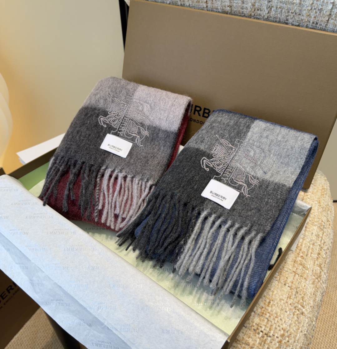 Burberry · 巴宝莉围巾❗️好看的要疯掉了，太有型太有魅力了❗️❗️非常斯文时尚的秋冬单品！真的