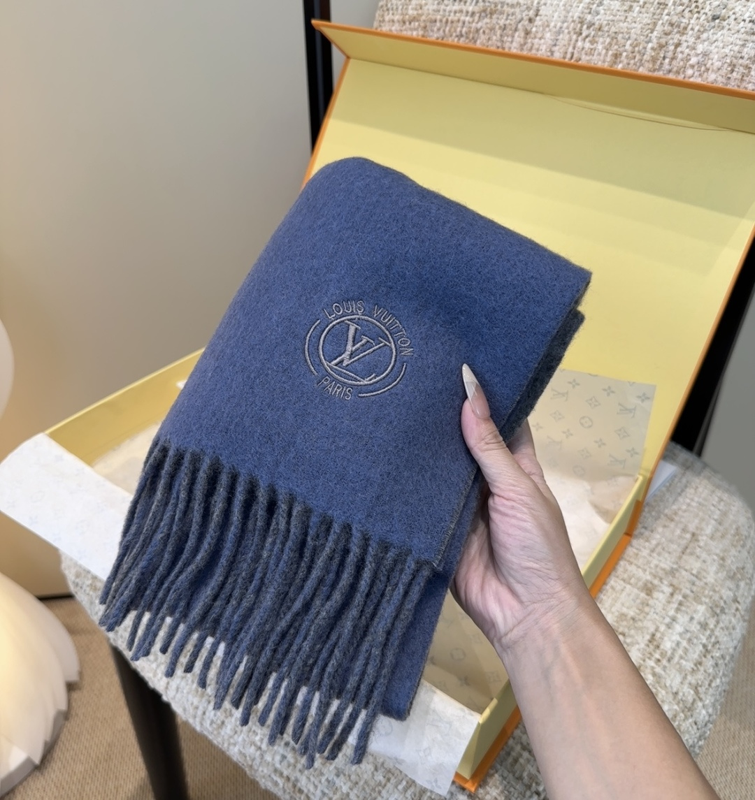 Lv围巾❗️好看的要疯掉了，太有型太有魅力了❗️❗️非常斯文时尚的秋冬单品！真的很喜欢，非常Classi