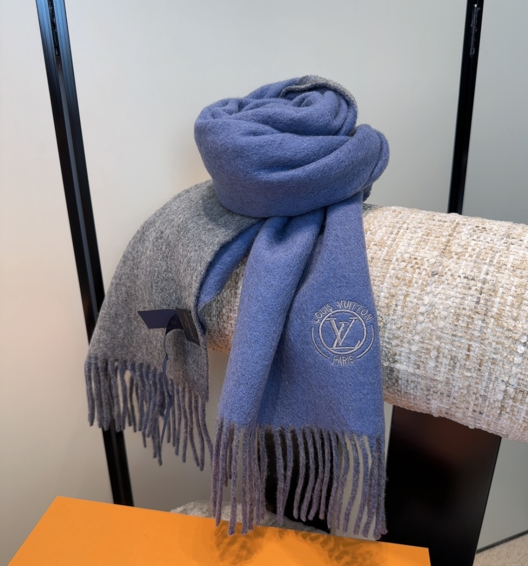 Lv围巾❗️好看的要疯掉了，太有型太有魅力了❗️❗️非常斯文时尚的秋冬单品！真的很喜欢，非常Classi