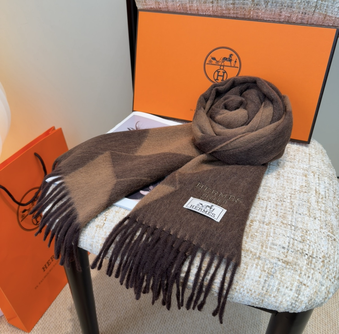 2025年Hermes · 爱马仕，难得一见的温柔配色，低调又不失优雅❗️】重点推荐❗️双边配色，一条围