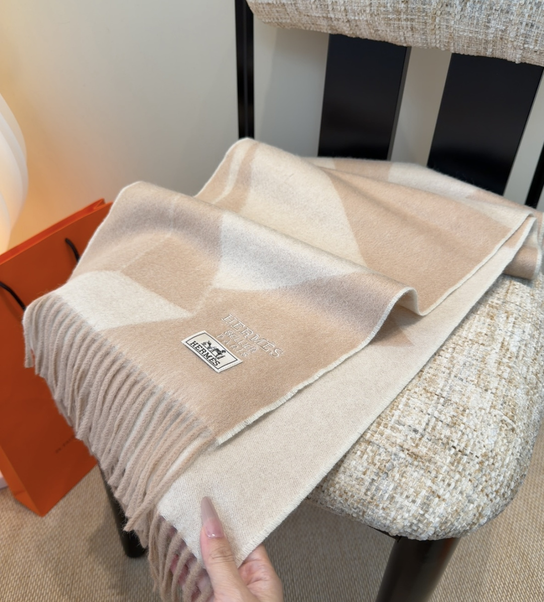 2025年Hermes · 爱马仕，难得一见的温柔配色，低调又不失优雅❗️】重点推荐❗️双边配色，一条围