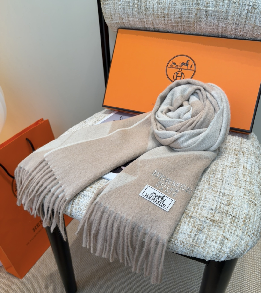 2025年Hermes · 爱马仕，难得一见的温柔配色，低调又不失优雅❗️】重点推荐❗️双边配色，一条围