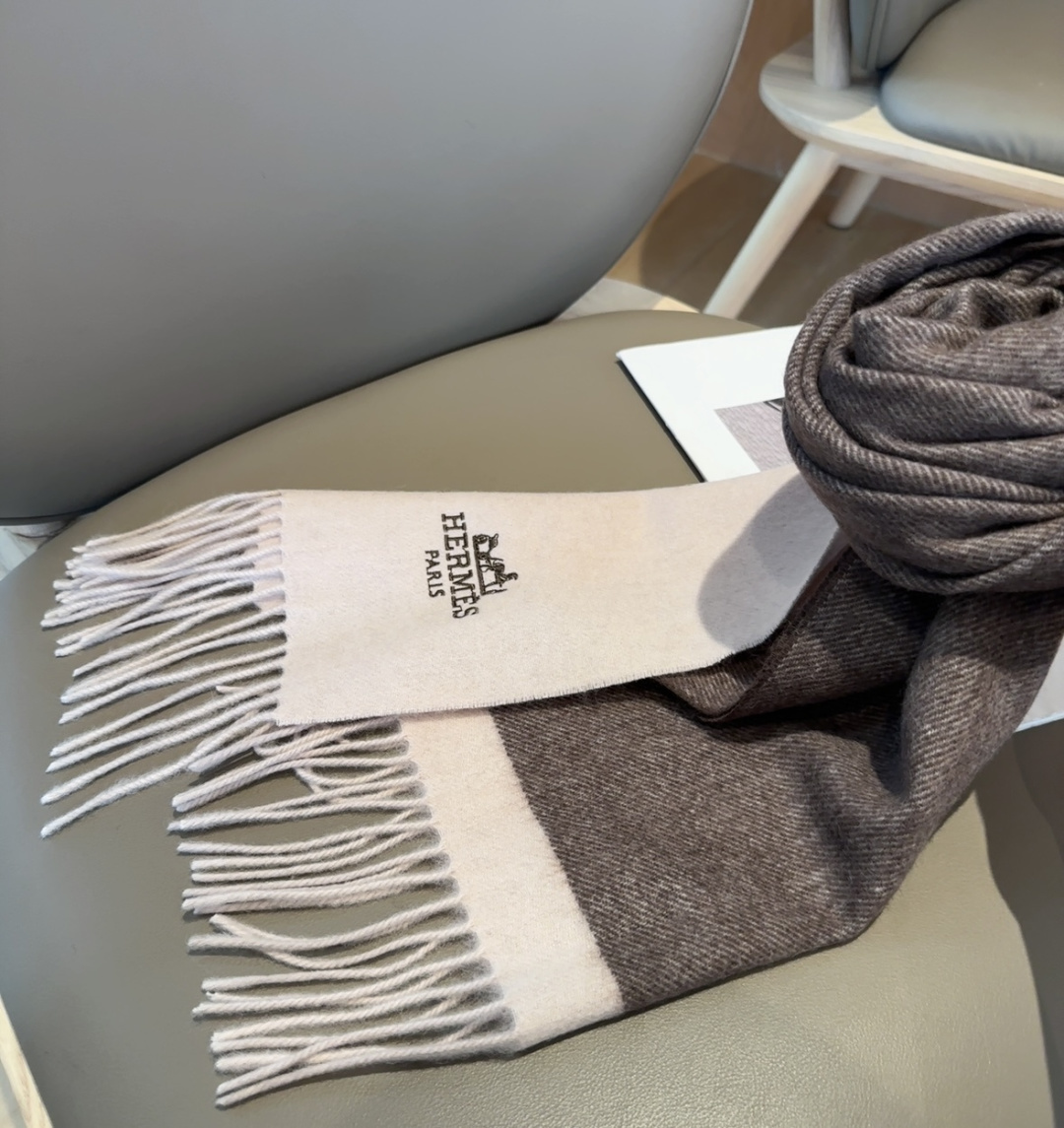 2025年Hermes · 爱马仕，难得一见的温柔配色，低调又不失优雅❗️】重点推荐❗️双边配色，一条围