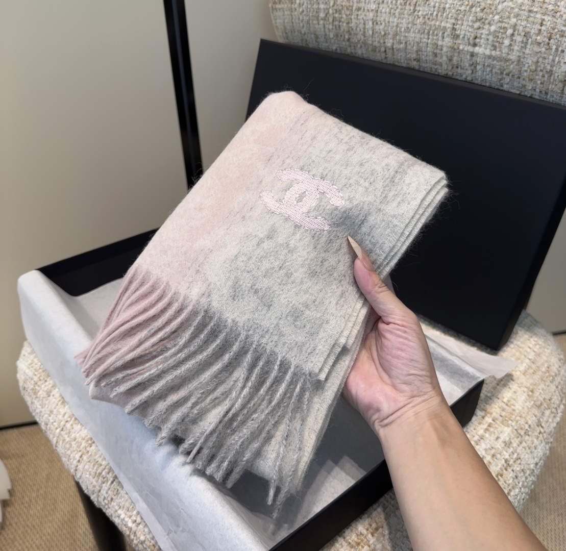 【▪Chanel · 香奈儿难得一见的温柔配色，超级迷恋❗️气质低调恬静又不失优雅❗️】重点推荐❗️高级