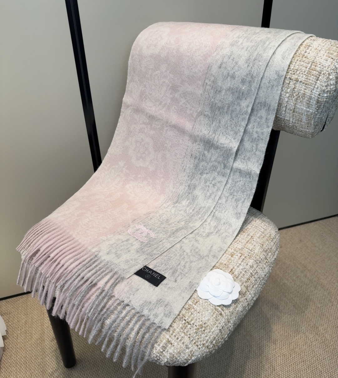 【▪Chanel · 香奈儿难得一见的温柔配色，超级迷恋❗️气质低调恬静又不失优雅❗️】重点推荐❗️高级