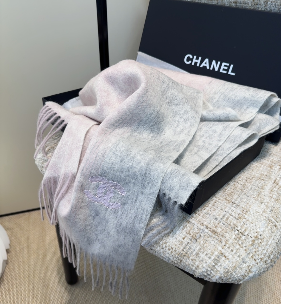 【▪Chanel · 香奈儿难得一见的温柔配色，超级迷恋❗️气质低调恬静又不失优雅❗️】重点推荐❗️高级