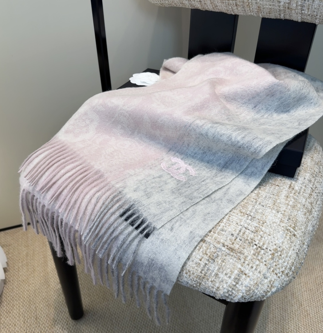 【▪Chanel · 香奈儿难得一见的温柔配色，超级迷恋❗️气质低调恬静又不失优雅❗️】重点推荐❗️高级