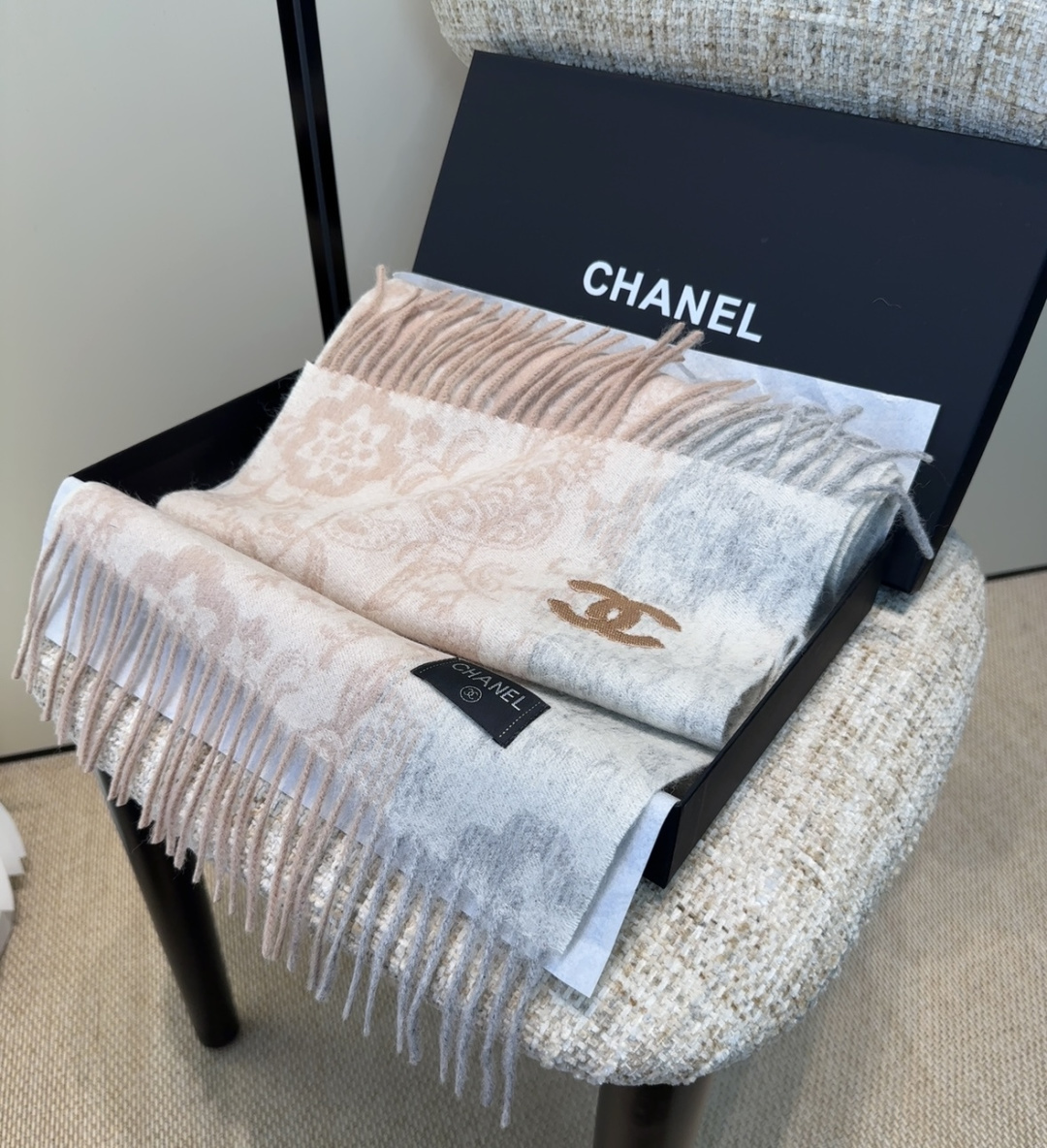 【▪Chanel · 香奈儿难得一见的温柔配色，超级迷恋❗️气质低调恬静又不失优雅❗️】重点推荐❗️高级