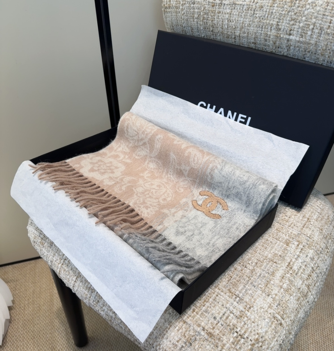 【▪Chanel · 香奈儿难得一见的温柔配色，超级迷恋❗️气质低调恬静又不失优雅❗️】重点推荐❗️高级