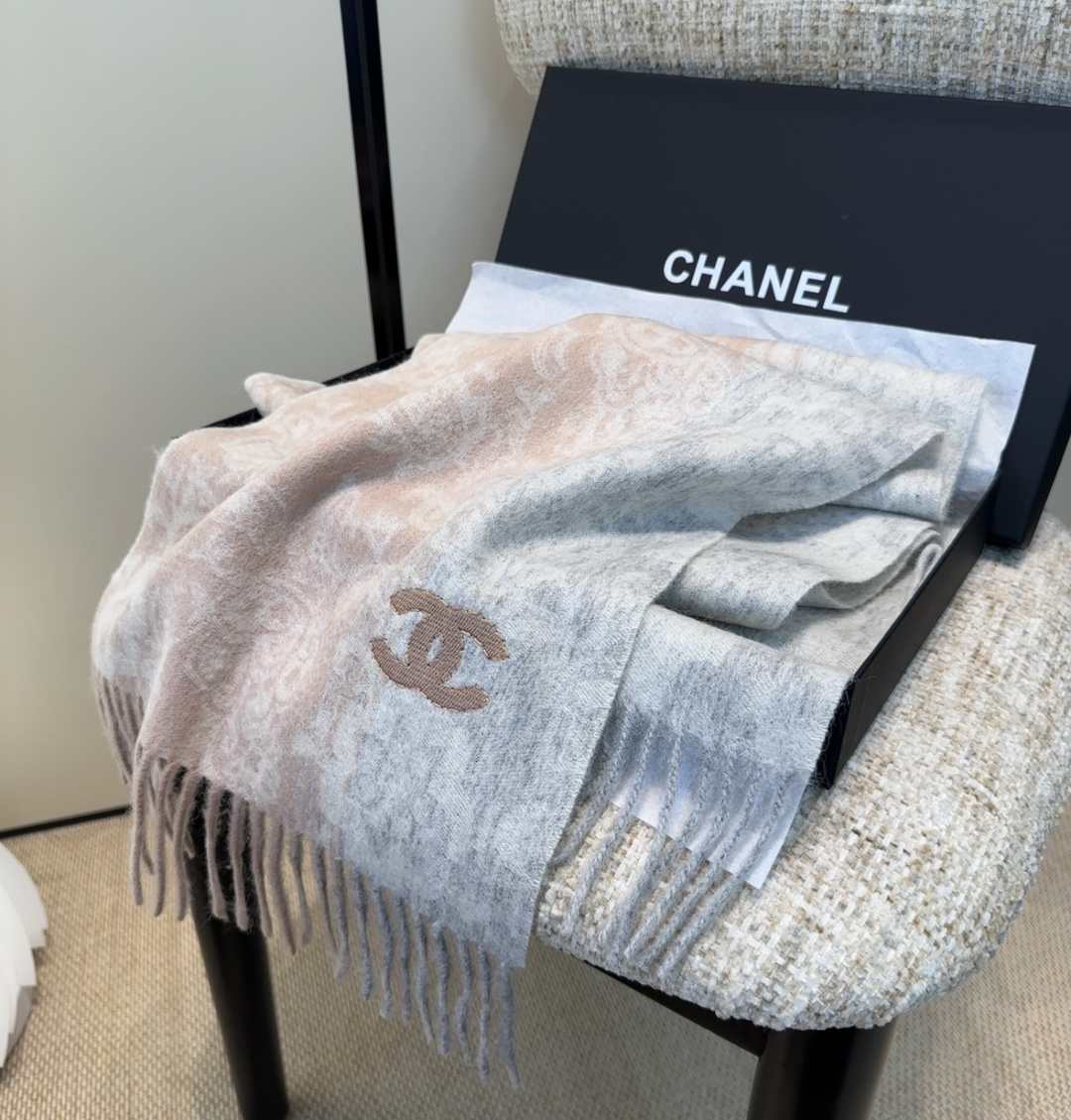 【▪Chanel · 香奈儿难得一见的温柔配色，超级迷恋❗️气质低调恬静又不失优雅❗️】重点推荐❗️高级