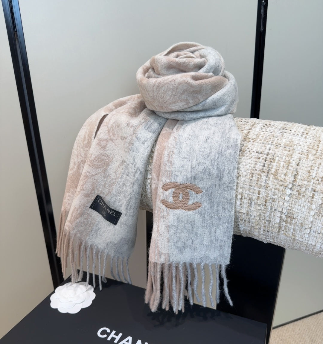 【▪Chanel · 香奈儿难得一见的温柔配色，超级迷恋❗️气质低调恬静又不失优雅❗️】重点推荐❗️高级