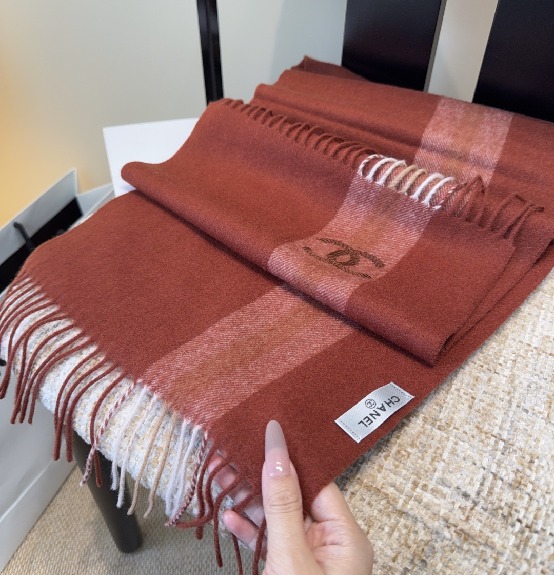 【▪Chanel · 香奈儿难得一见的温柔配色，超级迷恋❗️气质低调恬静又不失优雅❗️】重点推荐❗️高级