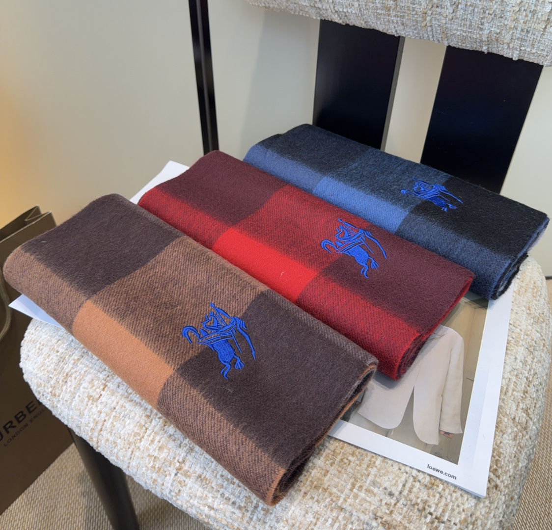 Burberry · 巴宝莉围巾❗️好看的要疯掉了，太有型太有魅力了❗️❗️非常斯文时尚的秋冬单品！真的