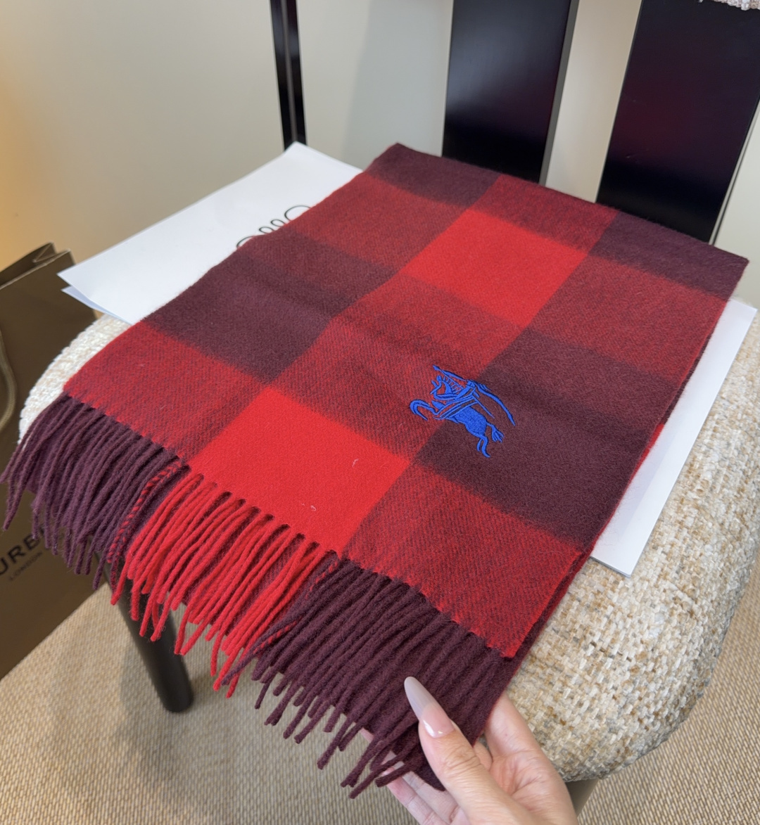 Burberry · 巴宝莉围巾❗️好看的要疯掉了，太有型太有魅力了❗️❗️非常斯文时尚的秋冬单品！真的