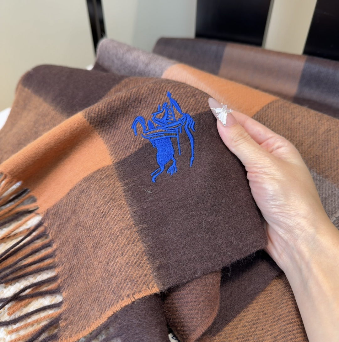 Burberry · 巴宝莉围巾❗️好看的要疯掉了，太有型太有魅力了❗️❗️非常斯文时尚的秋冬单品！真的