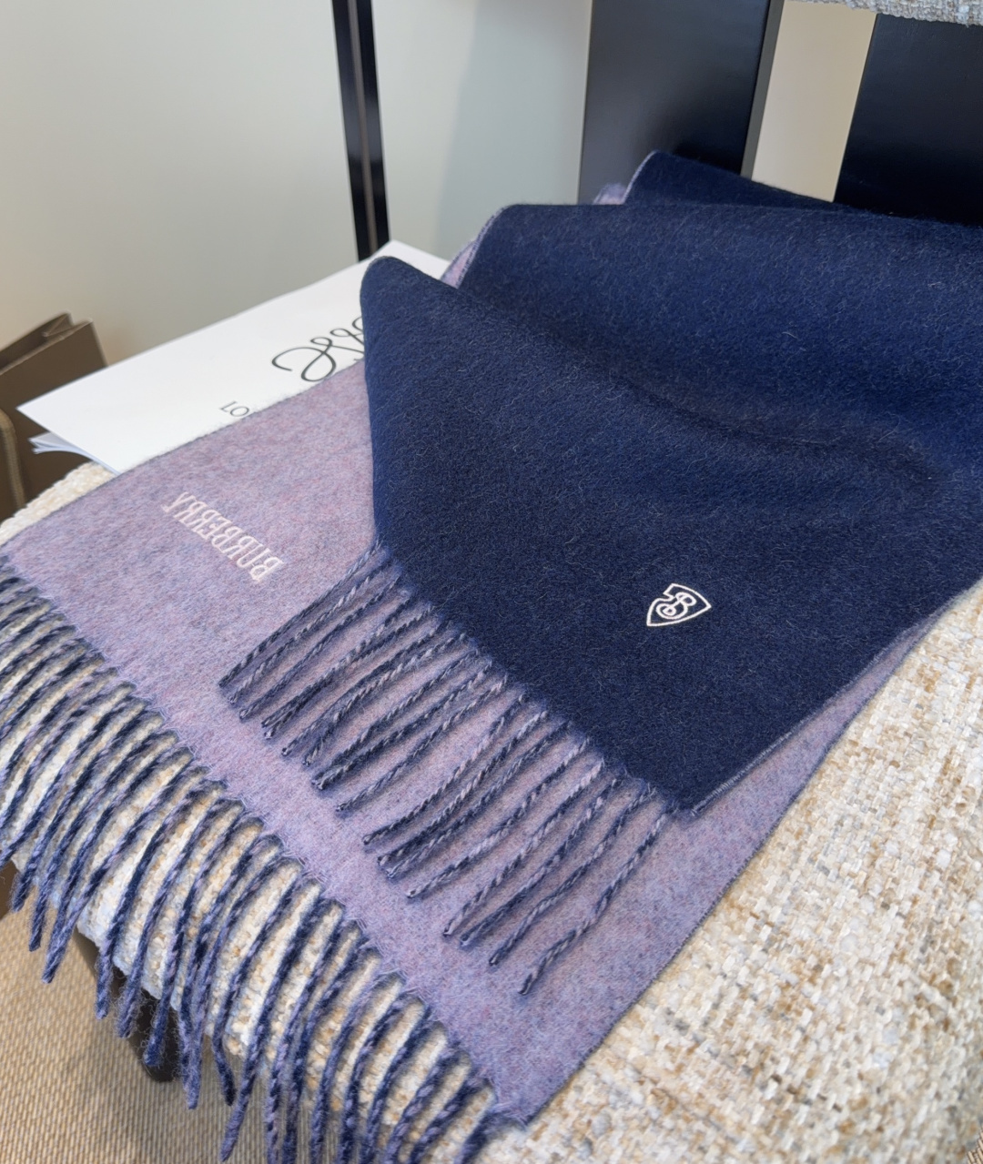 巴宝莉围巾❗️好看的要疯掉了，太有型太有魅力了❗️❗️非常斯文时尚的秋冬单品！真的很喜欢，非常Class