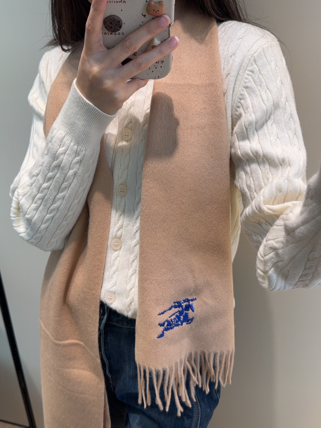 巴宝莉围巾❗️好看的要疯掉了，太有型太有魅力了❗️❗️非常斯文时尚的秋冬单品！真的很喜欢，非常Class