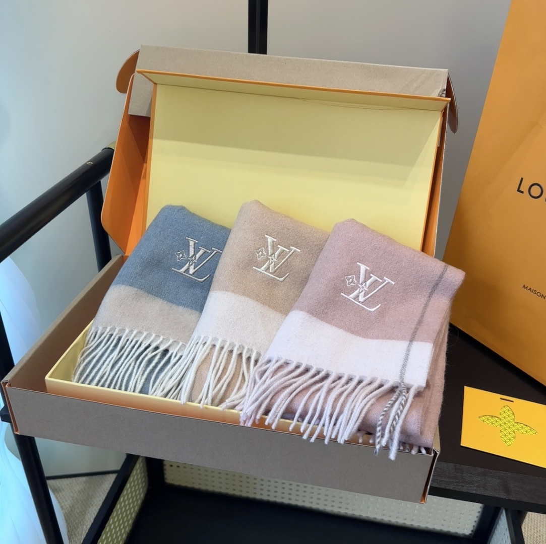 Lv围巾❗️好看的要疯掉了，太有型太有魅力了❗️❗️非常斯文时尚的秋冬单品！真的很喜欢，非常Classi