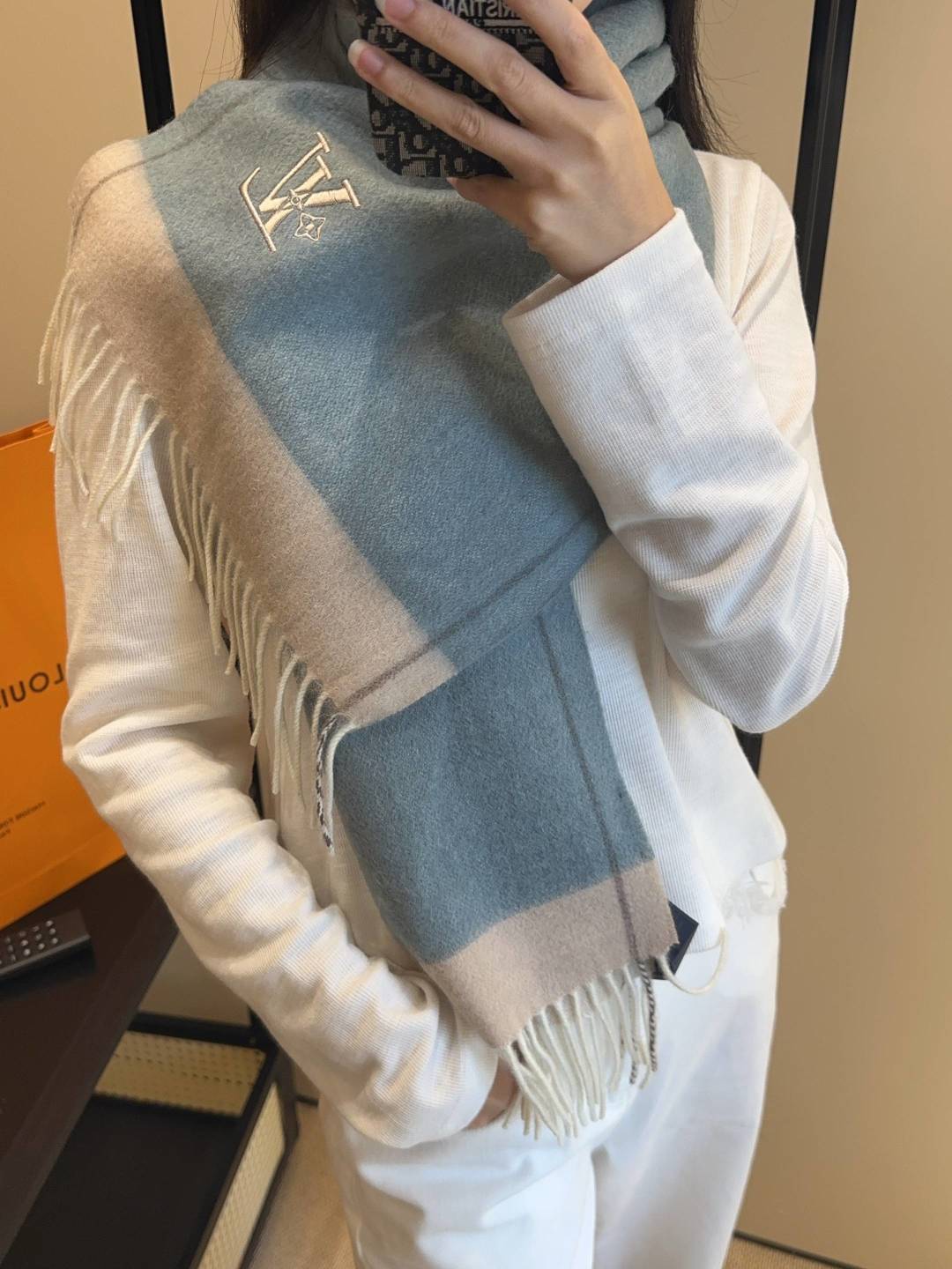 Lv围巾❗️好看的要疯掉了，太有型太有魅力了❗️❗️非常斯文时尚的秋冬单品！真的很喜欢，非常Classi