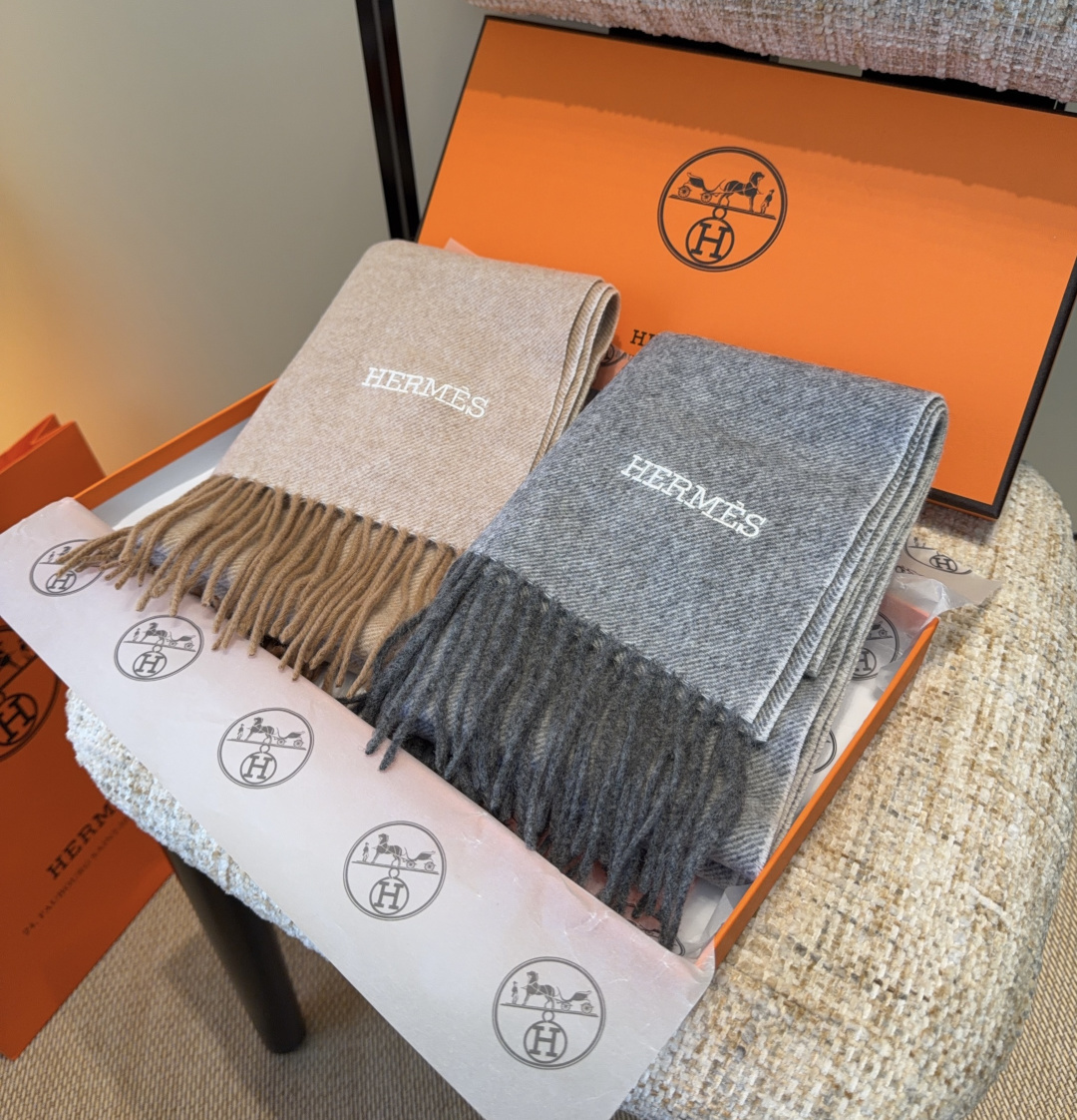 2025年Hermes · 爱马仕，难得一见的温柔配色，低调又不失优雅❗️】重点推荐❗️双边配色，一条围