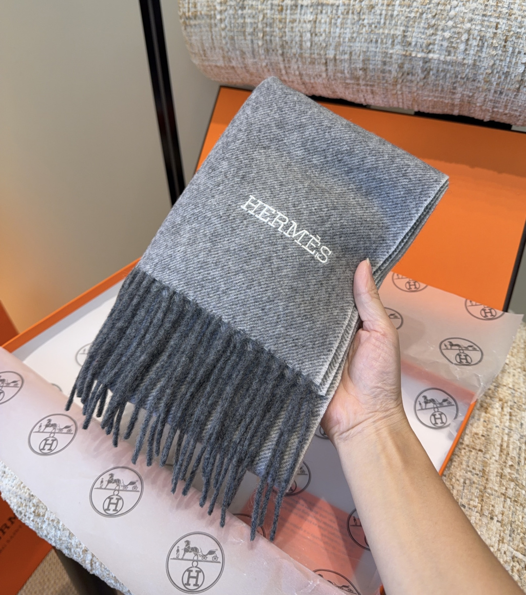 2025年Hermes · 爱马仕，难得一见的温柔配色，低调又不失优雅❗️】重点推荐❗️双边配色，一条围