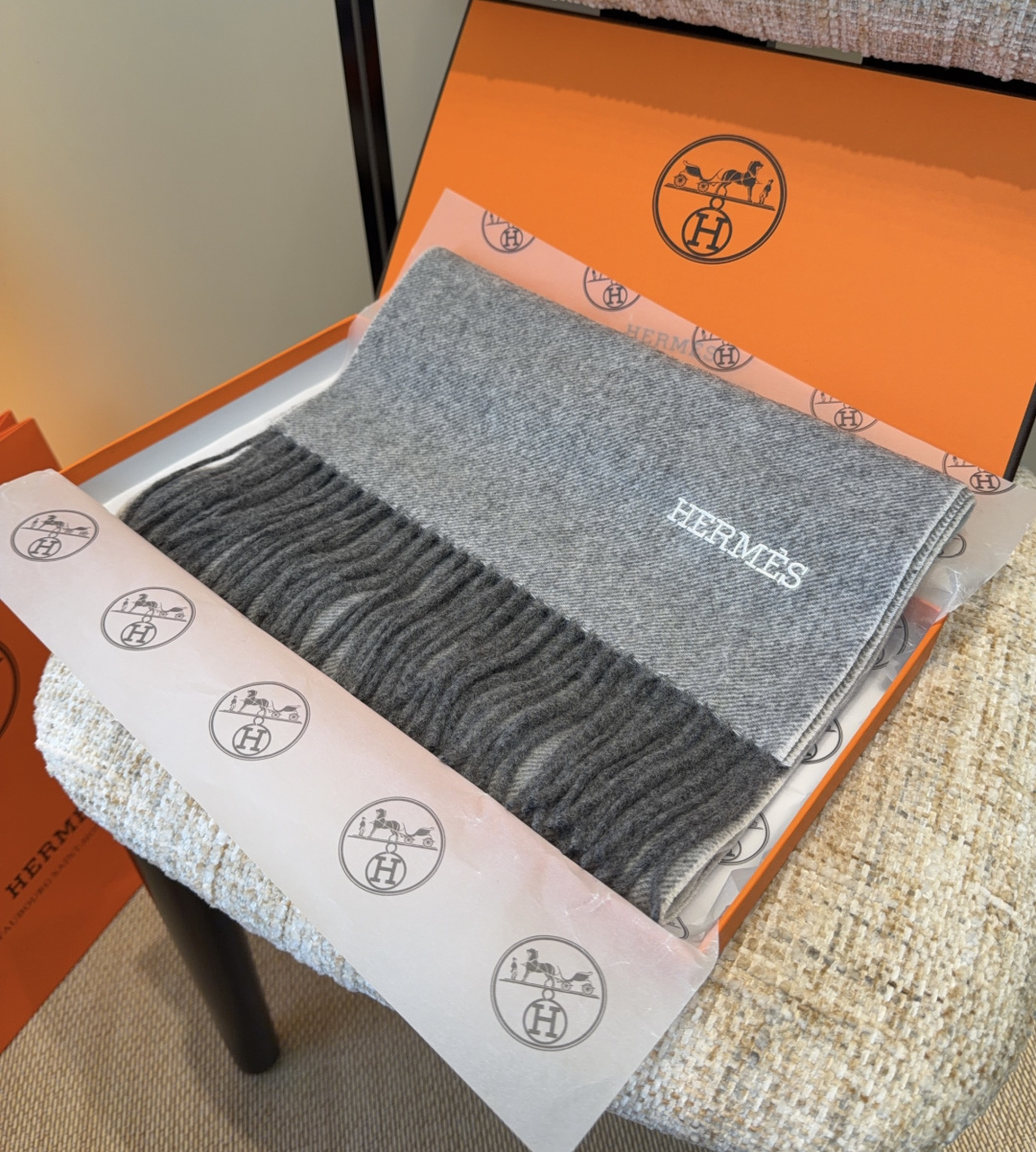 2025年Hermes · 爱马仕，难得一见的温柔配色，低调又不失优雅❗️】重点推荐❗️双边配色，一条围