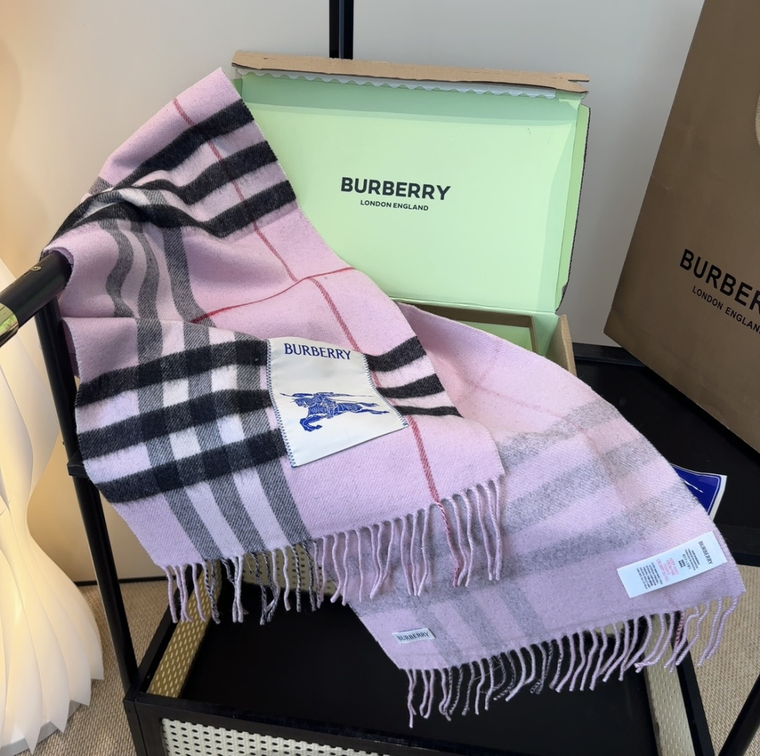 【▪️家属福利来了！！巴宝莉高端重磅男士围巾！】怒赞推荐，激动~！！下手绝对要快，同步专柜，最高端的男士