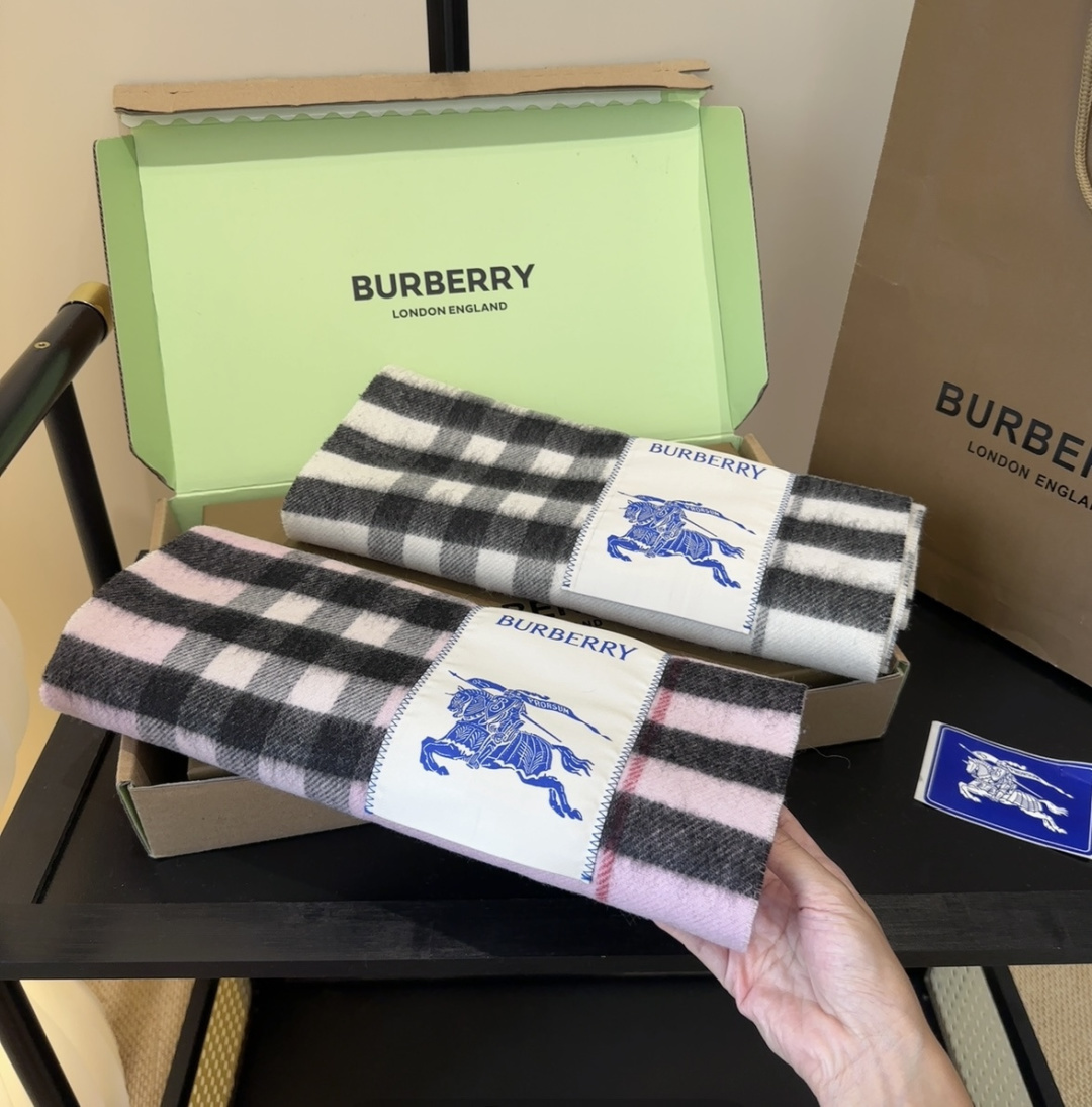 【▪️家属福利来了！！巴宝莉高端重磅男士围巾！】怒赞推荐，激动~！！下手绝对要快，同步专柜，最高端的男士