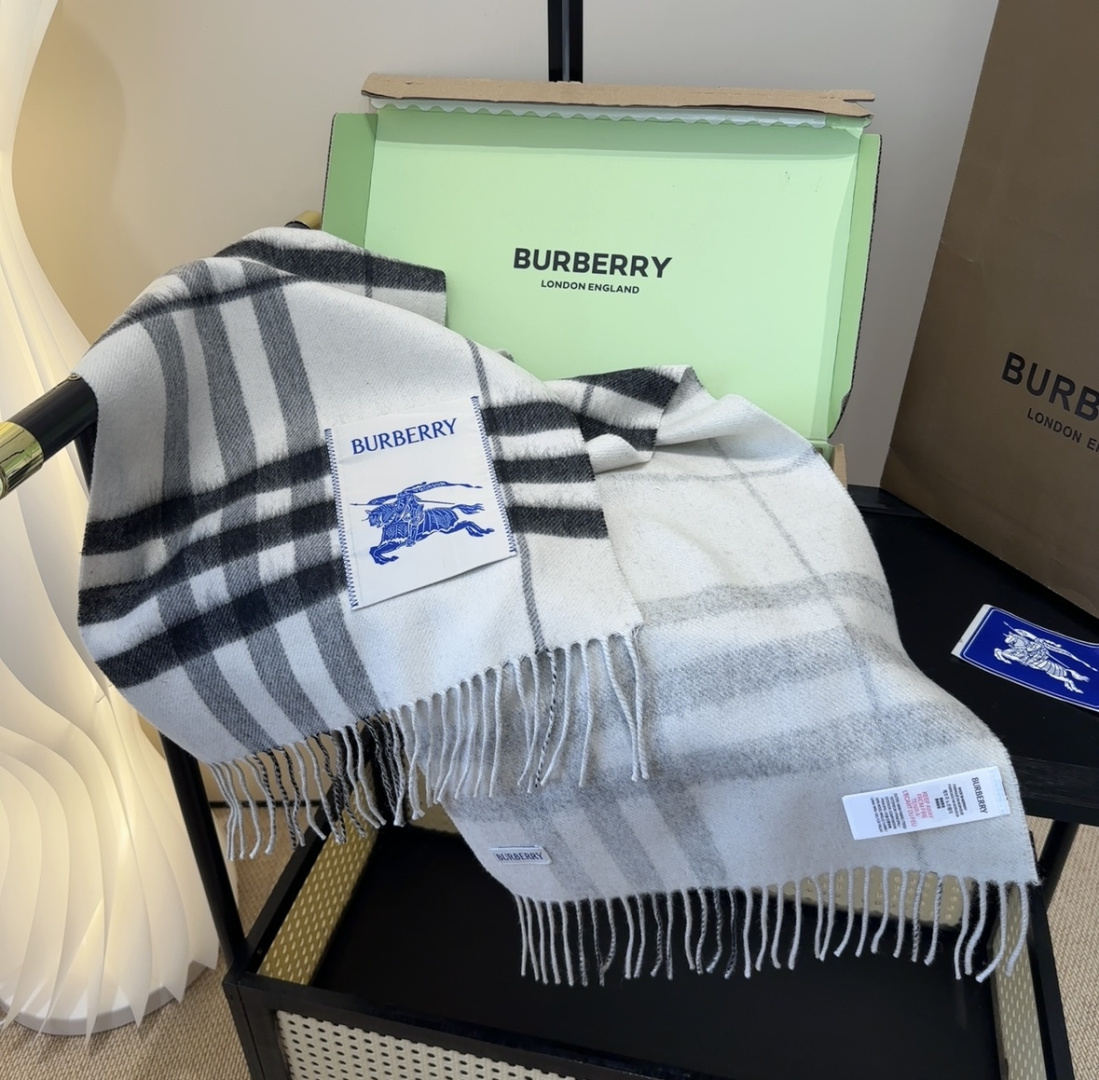 【▪️家属福利来了！！巴宝莉高端重磅男士围巾！】怒赞推荐，激动~！！下手绝对要快，同步专柜，最高端的男士