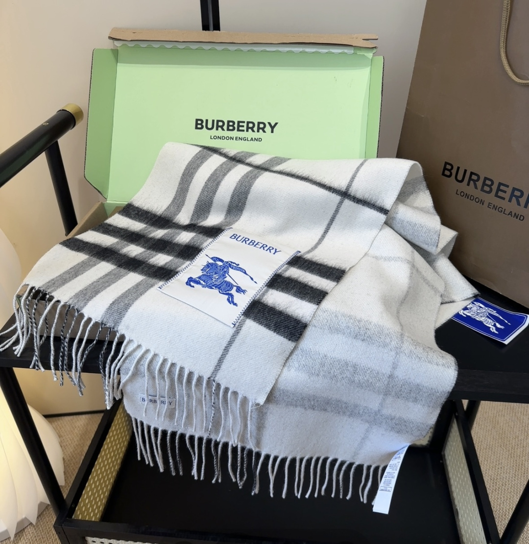 【▪️家属福利来了！！巴宝莉高端重磅男士围巾！】怒赞推荐，激动~！！下手绝对要快，同步专柜，最高端的男士