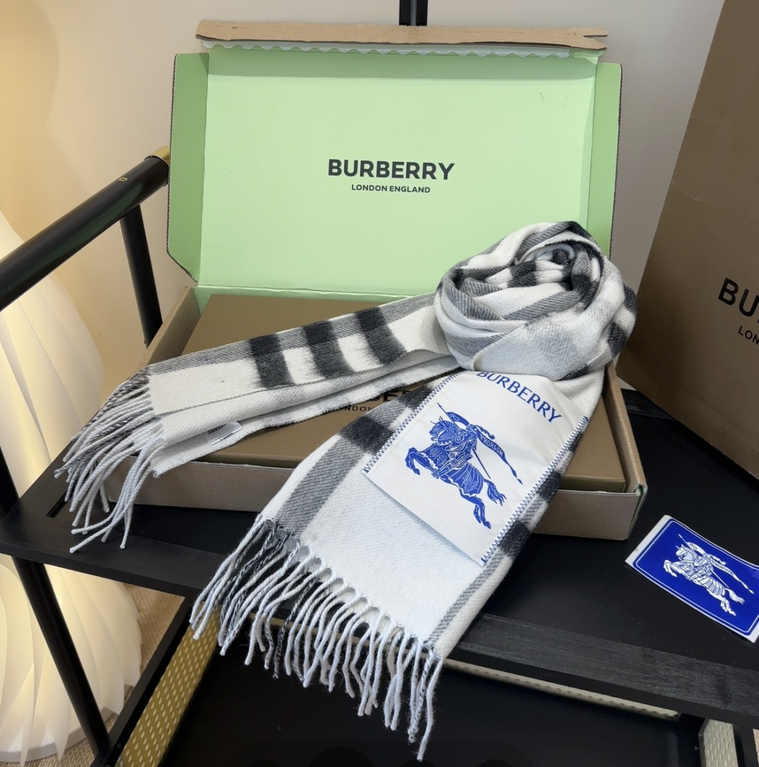 【▪️家属福利来了！！巴宝莉高端重磅男士围巾！】怒赞推荐，激动~！！下手绝对要快，同步专柜，最高端的男士