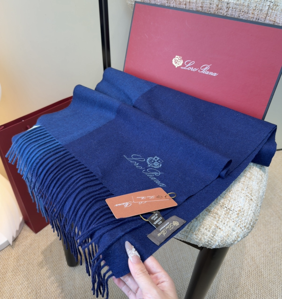 🆕Loro Piana · 【贸易公司尾单，极品山羊绒围巾披肩】送人自留都太高大上了😍重磅上新，爆款爆款