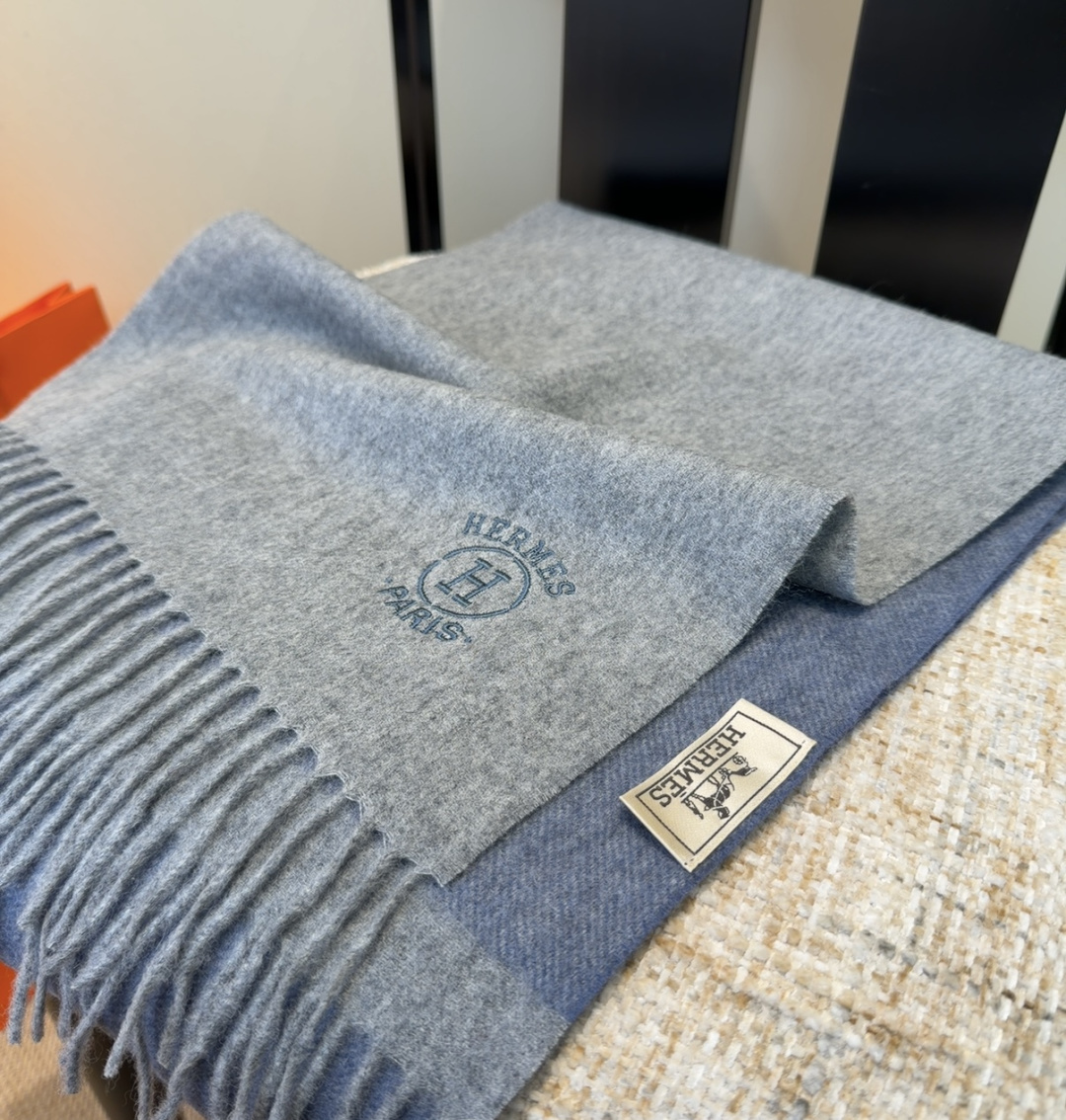 2025年Hermes · 爱马仕，难得一见的温柔配色，低调又不失优雅❗️】重点推荐❗️双边配色，一条围