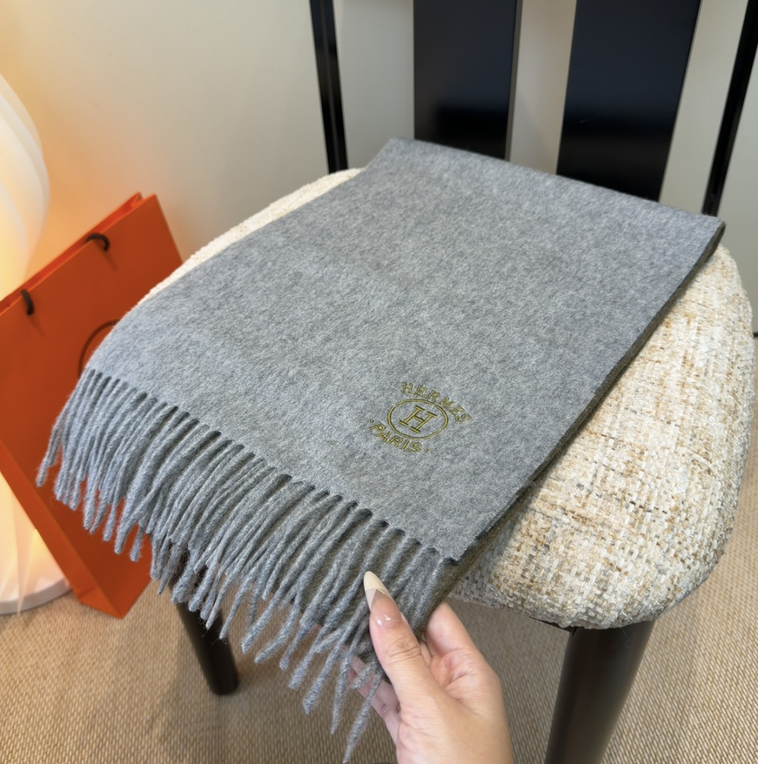 2025年Hermes · 爱马仕，难得一见的温柔配色，低调又不失优雅❗️】重点推荐❗️双边配色，一条围