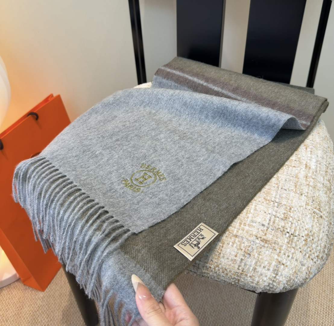 2025年Hermes · 爱马仕，难得一见的温柔配色，低调又不失优雅❗️】重点推荐❗️双边配色，一条围