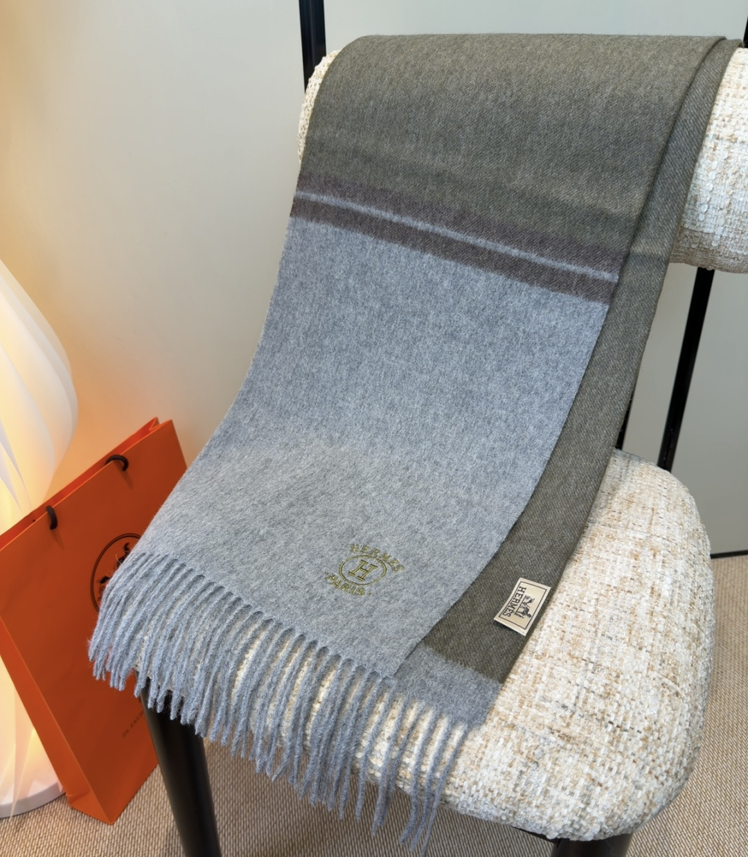 2025年Hermes · 爱马仕，难得一见的温柔配色，低调又不失优雅❗️】重点推荐❗️双边配色，一条围