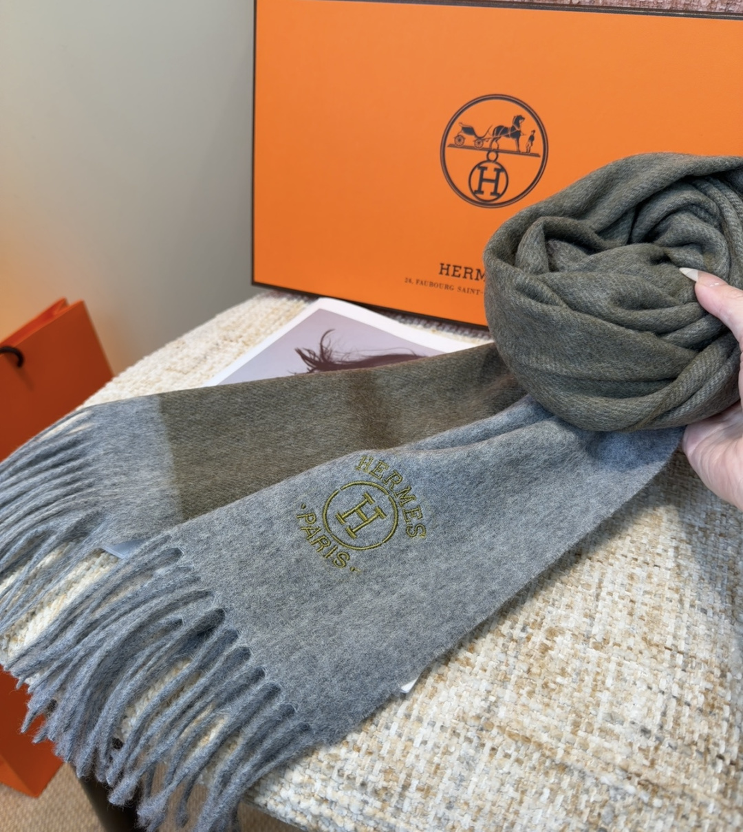 2025年Hermes · 爱马仕，难得一见的温柔配色，低调又不失优雅❗️】重点推荐❗️双边配色，一条围
