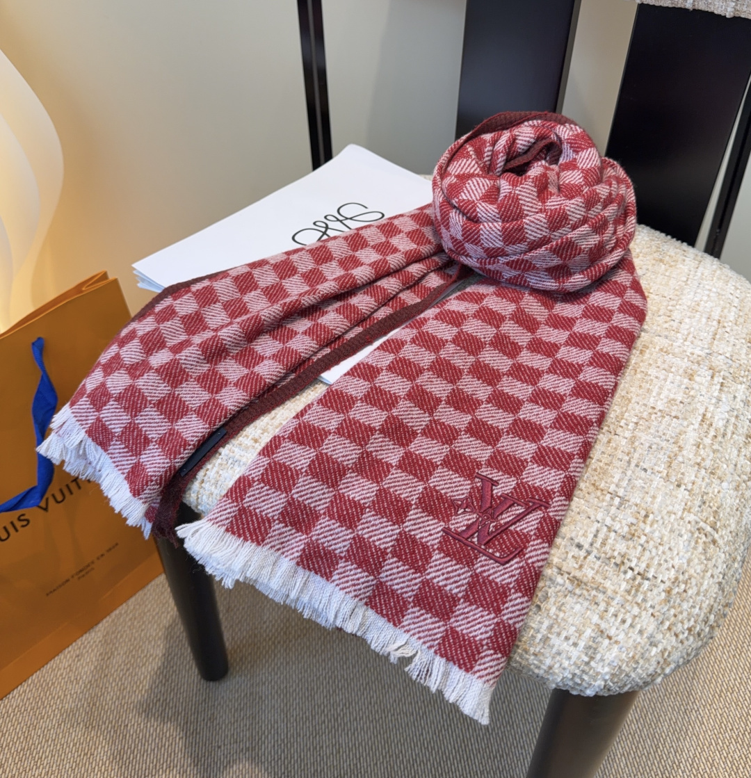 Lv围巾❗️好看的要疯掉了，太有型太有魅力了❗️❗️非常斯文时尚的秋冬单品！真的很喜欢，非常Classi