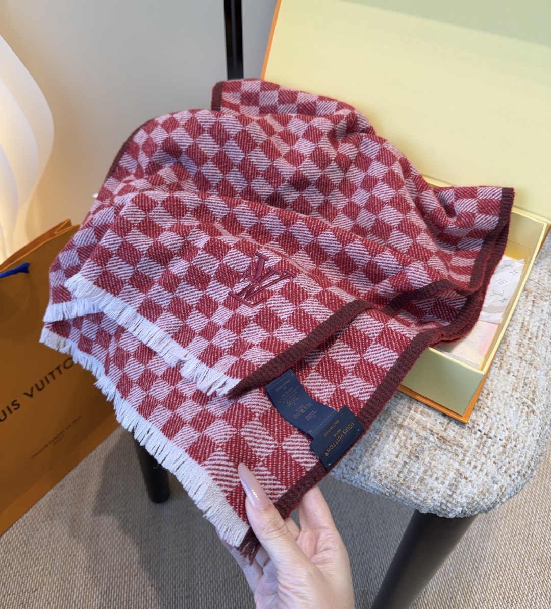 Lv围巾❗️好看的要疯掉了，太有型太有魅力了❗️❗️非常斯文时尚的秋冬单品！真的很喜欢，非常Classi