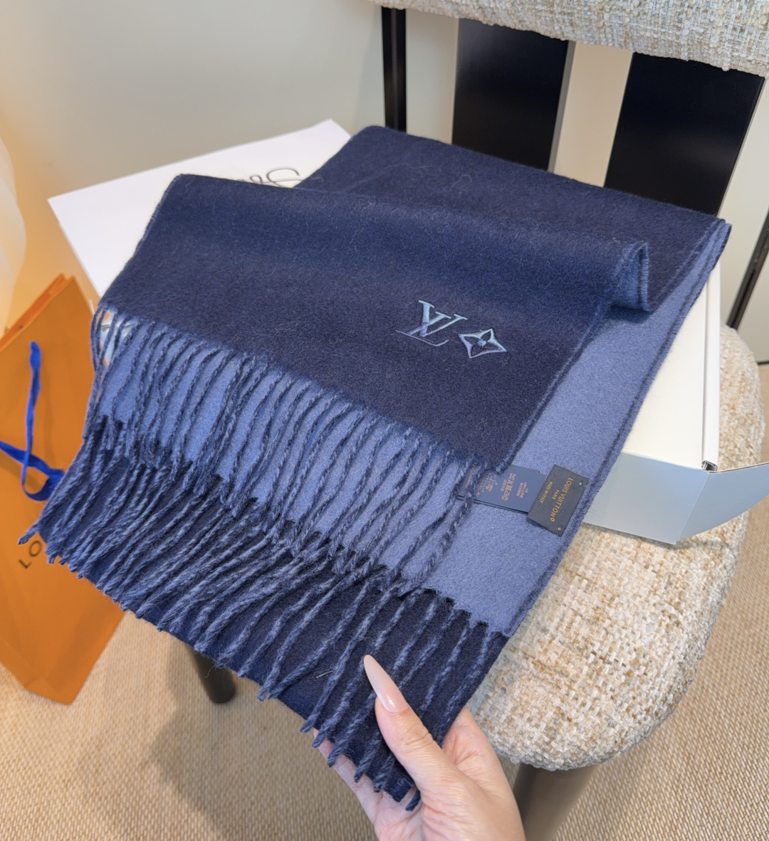 Lv围巾❗️好看的要疯掉了，太有型太有魅力了❗️❗️非常斯文时尚的秋冬单品！真的很喜欢，非常Classi