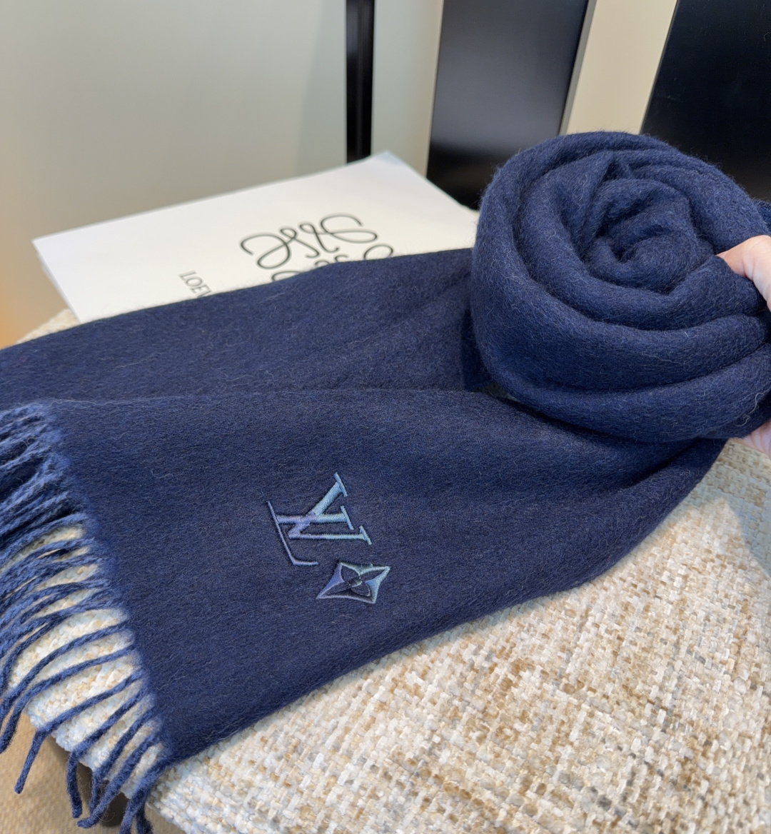 Lv围巾❗️好看的要疯掉了，太有型太有魅力了❗️❗️非常斯文时尚的秋冬单品！真的很喜欢，非常Classi